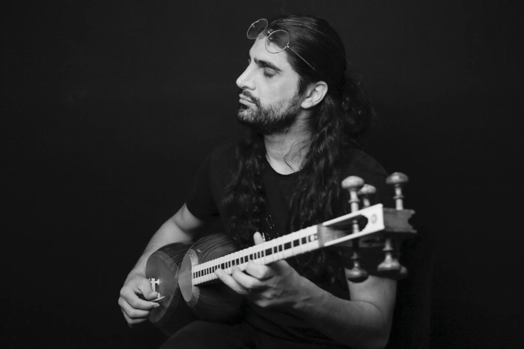 vahid hosseinzade playing tar